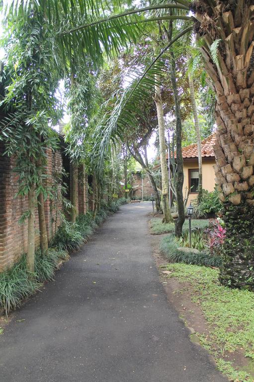 Laras Asri Resort & Spa Salatiga Exterior photo