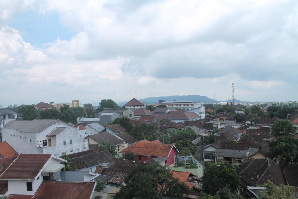 Laras Asri Resort & Spa Salatiga Exterior photo